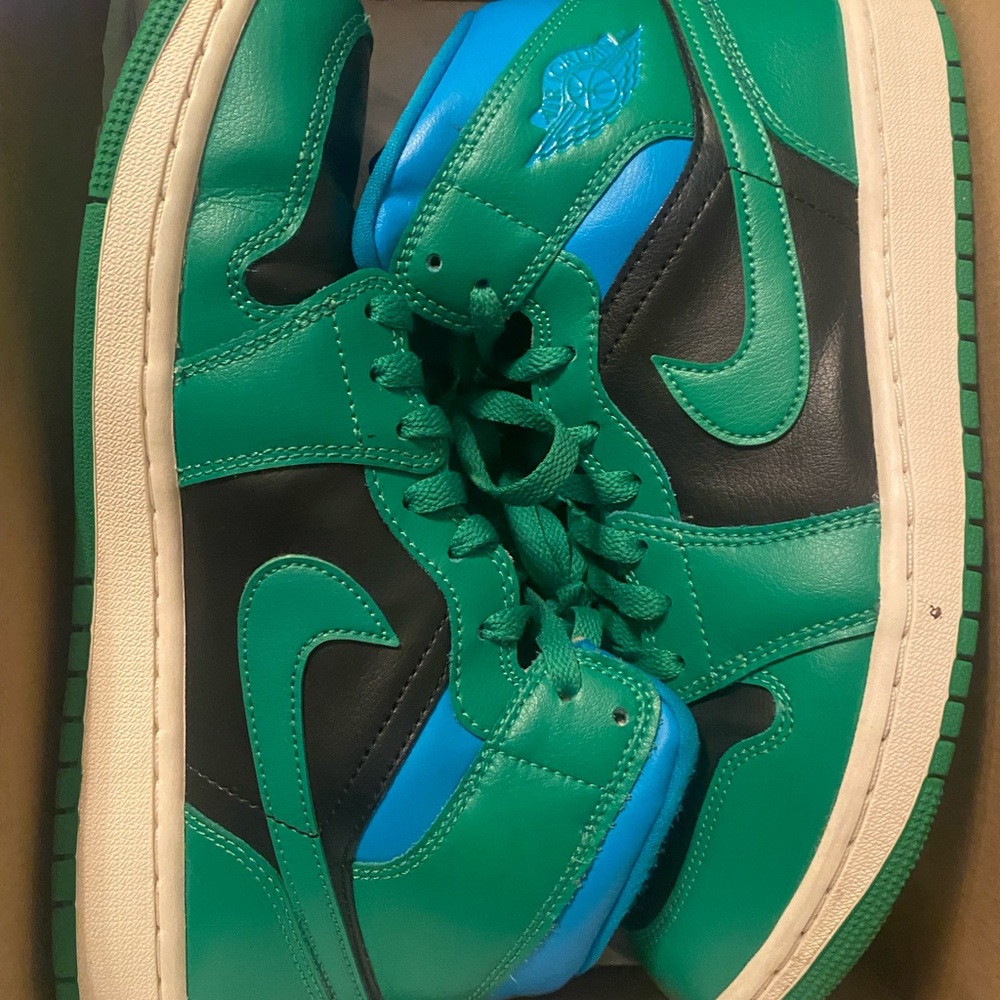 Green, black and teal high tops Jordan ones in amazing condition taking offers